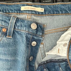 Levi’s Wedgie Straight Jean